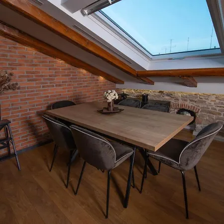 Urban Viktor - Downtown Apartman Pula