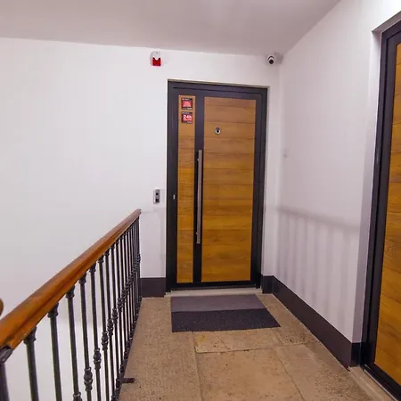 Urban Viktor - Downtown Apartman Pula