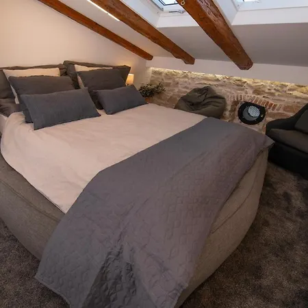 Urban Viktor - Downtown 普拉