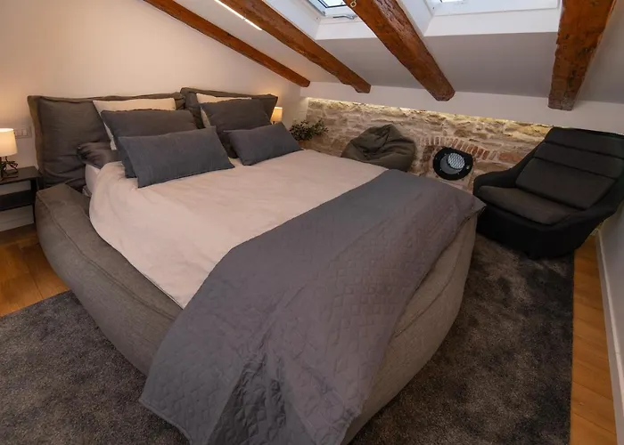 Urban Viktor - Downtown Pula