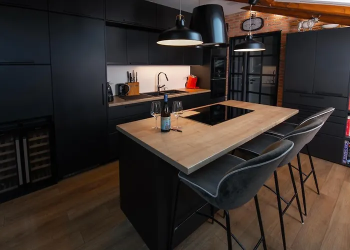 Urban Viktor - Downtown Pula