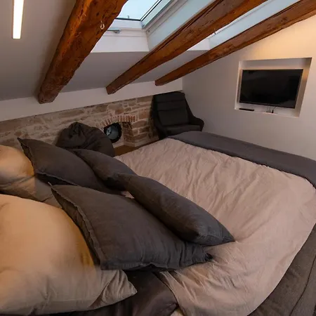 Апартаменти Urban Viktor - Downtown Пула