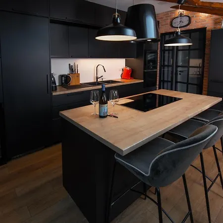 Urban Viktor - Downtown Пула